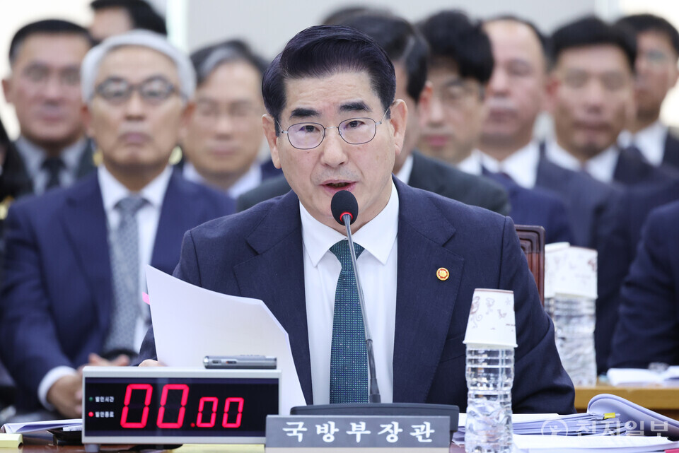 [천지일보=박준성 기자] 김용현 국방부 장관이 24일 서울 여의도 국회 국방위원회에서 열린 국방부 등에 대한 종합 국정감사에서 의원들의 질의에 답변하고 있다.ⓒ천지일보 2024.10.24.