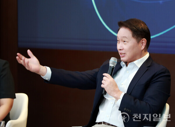 최태원 SK그룹 회장이 지난 21일 열린 ‘이천포럼 2024’ 폐막 세션에서 마무리 발언을 하고 있다. (제공: SK그룹) ⓒ천지일보 2024.08.22.