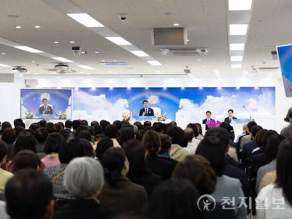 3일 신천지 구리교회에서 열린 신천지 구리 말씀 대성회에서 참석자들이 강연을 듣고 있다. (제공: 신천지 구리교회) ⓒ천지일보 2024.11.04.