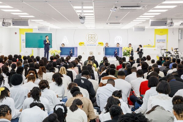 서울 서대문구 소재 서대문교회에서 지난 2일 ‘신천지 서대문 말씀 대성회 계시 성취 실상 증거’ 행사에서 이승주 지파장이 강의를 진행하고 있다. (제공:신천지 시몬지파) ⓒ천지일보 2024.11.05.