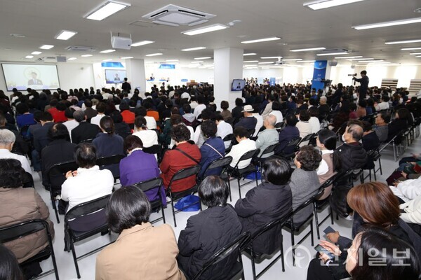 6일 신천지 동대문교회에서 열린 ‘신천지 동대문 말씀 대성회’에서 참석자들이 강연을 듣고 있다. (제공: 신천지 동대문교회) ⓒ천지일보 2024.11.08.