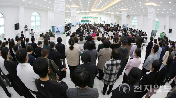 16일 경기도 하남시 신천지 강동교회에서 ‘신천지 요한지파 말씀 대성회’가 열린 가운데 참석자들이 강의를 듣고 있다. (제공: 신천지 요한지파) ⓒ천지일보 2024.11.17.
