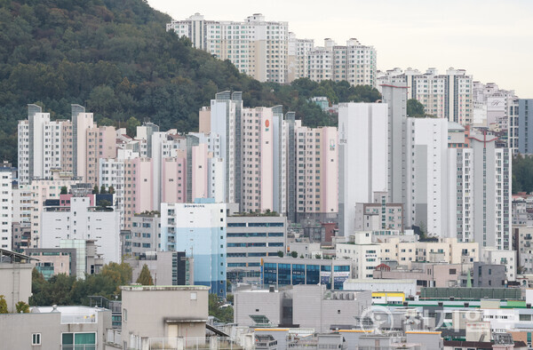 [천지일보=남승우 기자] 서울 시내의 한 아파트 단지 모습. ⓒ천지일보 2024.10.21.
