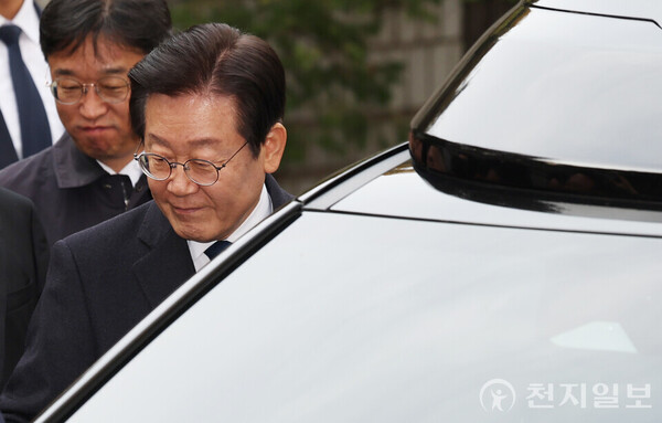 [천지일보=남승우 기자] 더불어민주당 이재명 대표가 25일 서울 서초구 서울중앙지방법원에서 열린 위증교사 사건 관련 1심 선고 공판에서 무죄를 선고받은 뒤 청사를 나서고 있다. ⓒ천지일보 2024.11.25.