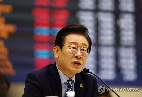 더불어민주당 이재명 대표가 28일 오전 서울 여의도 한국거래소에서 열린 대한민국 주식시장 활성화TF 현장 간담회에서 발언하고 있다. (출처: 연합뉴스)