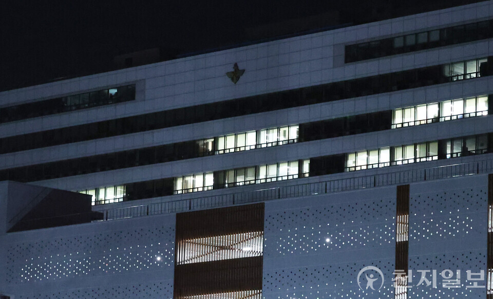 [천지일보=남승우 기자] 국회가 본회의를 통해 윤석열 대통령이 선포한 비상계엄 해제 요구 결의안을 통과시킨 가운데 4일 새벽 서울 용산 대통령실 청사에 불이 켜져 있다. ⓒ천지일보 2024.12.04.