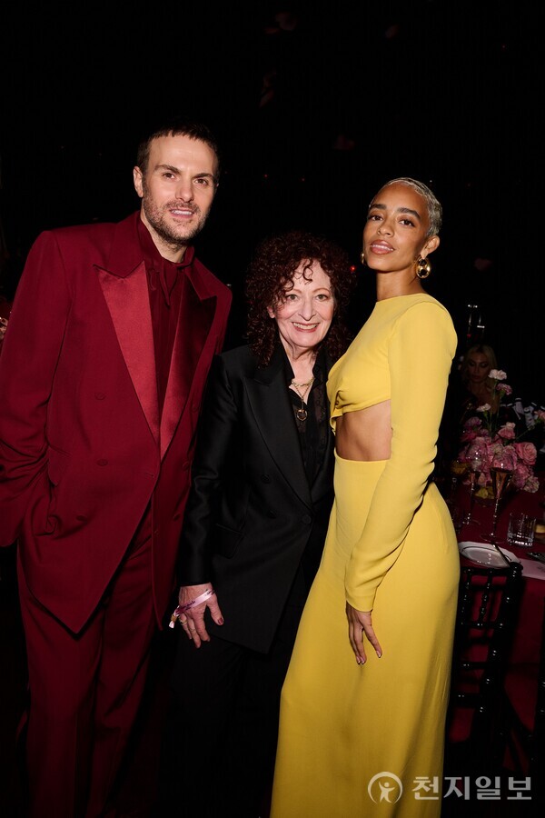 2024 패션 어워드에 참석한 사바토 데 사르노, 낸 골딘, 켈시 루. (제공 : 구찌) ⓒ천지일보 2024.12.05.