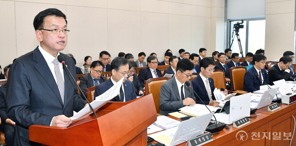 [천지일보=박준성 기자] 최상목 경제부총리 겸 기획재정부 장관이 6일 서울 여의도 국회 기획재정위원회에서 열린 2025년도 예산안 관련 전체회의에서 예산안 관련 제안설명을 하고 있다.ⓒ천지일보 2024.11.06.