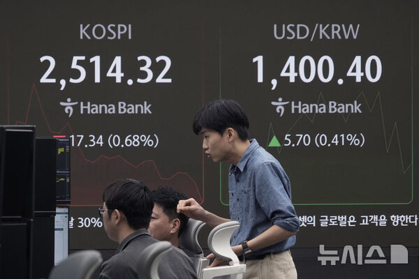 정치적 혼란에 빠진 한국의 경제가 글로벌 인공지능(AI) 붐을 탄 대만과 대비된다는 분석이 제기되고 있다. (출처: 뉴시스)