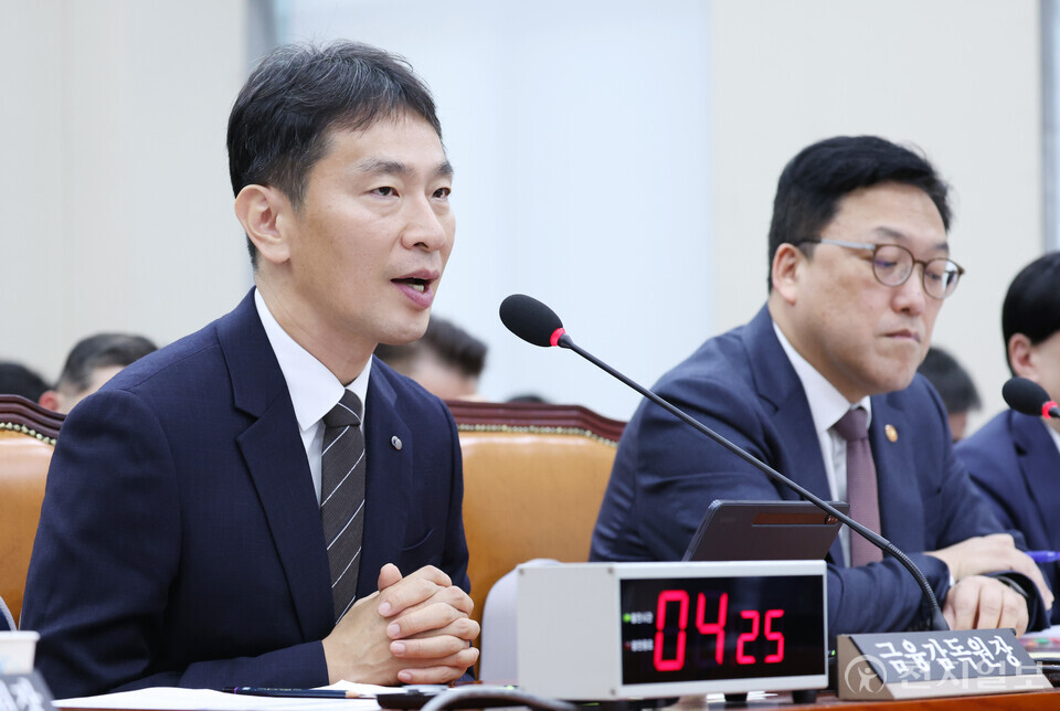[천지일보=박준성 기자] 이복현 금융감독원장이 24일 서울 여의도 국회에서 열린 국회 정무위원회의 국정감사에서 의원 질의에 답하고 있다. ⓒ천지일보 2024.10.24.