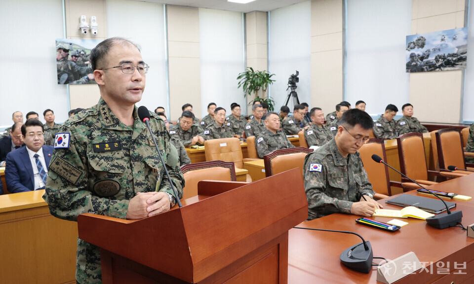 [천지일보=박준성 기자] 곽종근 육군 특수전사령관이 10일 서울 여의도 국회 국방위원회에서 열린 계엄 관련 긴급 현안질의에 출석해 의원 질의에 답하고 있다. ⓒ천지일보 2024.12.10.