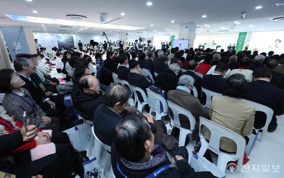 [천지일보=박준성 기자] 22일 서울 성동구 요한지파 왕십리교회에서 열린 ‘왕십리 2024 신천지 말씀대성회’에 참석한 목회자들이 신천지예수교회 이만희 총회장의 강연을 경청하고 있다. ⓒ천지일보 2024.12.22.