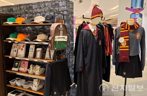 롯데백화점 잠실점 지하1층 위자드몰X해리포터 팝업스토어 전경. (제공 : 롯데쇼핑) ⓒ천지일보 2024.12.23.