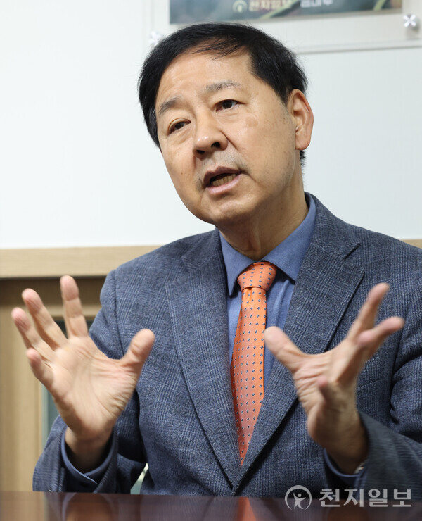 [천지일보=남승우 기자] 구윤철 서울대학교 경제학부 특임교수가 지난 16일 서울 용산구 천지일보 사무실에서 인터뷰를 진행하고 있다. ⓒ천지일보 2024.12.24.