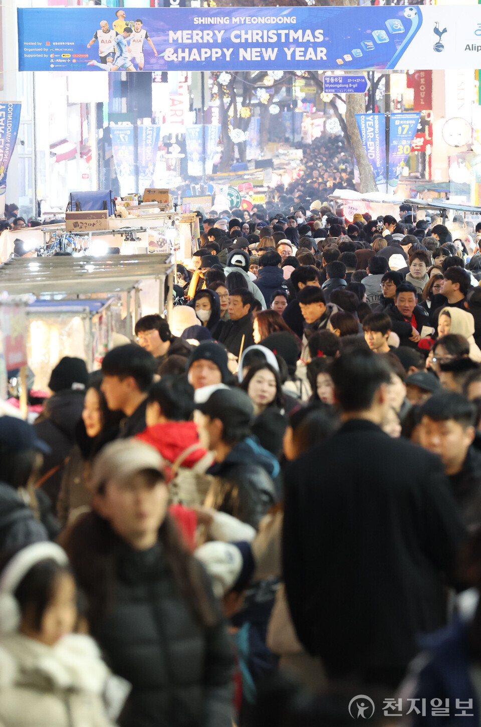 [천지일보=남승우 기자] 크리스마스이브인 24일 서울 중구 명동거리가 시민과 관광객들로 북적이고 있다. ⓒ천지일보 2024.12.24.