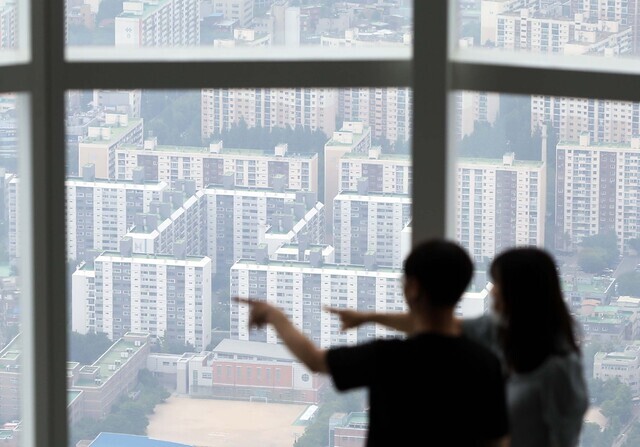 서울 송파구 롯데월드타워에서 바라본 강남 아파트단지.ⓒ천지일보DB