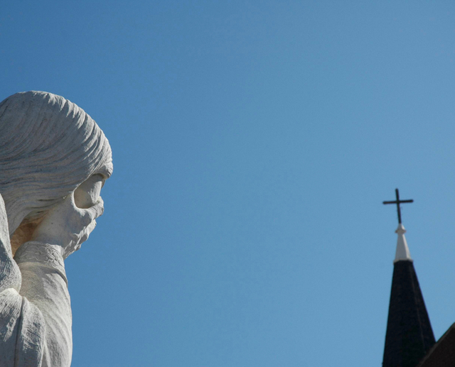 우리나라 국민 절반은 종교가 없는 비종교인이라는 조사결과가 나왔다. 특히 20대 청년 종교인이 매년 급락하고 있다. 이러한 20대의 탈종교 현상은 종교의 고령화로 이어지고 있다. 또 종교 이탈자들은 개신교에서 가장 많이 발생한다는 결과도 나왔다. (출처: 게티이미지뱅크)