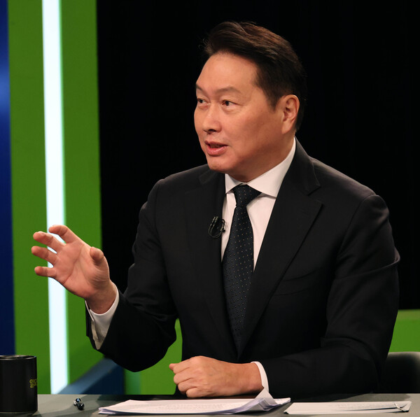 최태원 대한상공회의소 회장 겸 SK그룹 회장이 19일 KBS 시사대담 프로 ‘일요진단’에 출연해 의견을 말하고 있다. (제공: 대한상공회의소) ⓒ천지일보 2025.01.19.