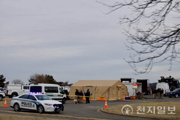 ⓒ천지일보 2025.01.30. Search and rescue teams carried out the first full day of operations to recover victims and evidence from the deadly crash of an Americans Airlines plane and Army helicopter next to Washington D.C.'s Ronald Reagan Airport, on the banks of the Potomac River, where both aicraft fell. 