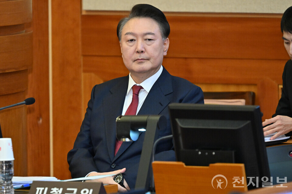 [천지일보=남승우 기자] 윤석열 대통령이 4일 서울 종로구 헌법재판소에서 진행된 탄핵심판 5차 변론기일에 출석하고 있다. (사진공동취재단) ⓒ천지일보 2025.02.04.
