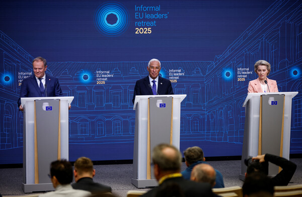 3일(현지시간) 벨기에 브뤼셀에서 진행된 유럽연합(EU) 정상회의 기자회견의 모습. (출처: 연합뉴스)