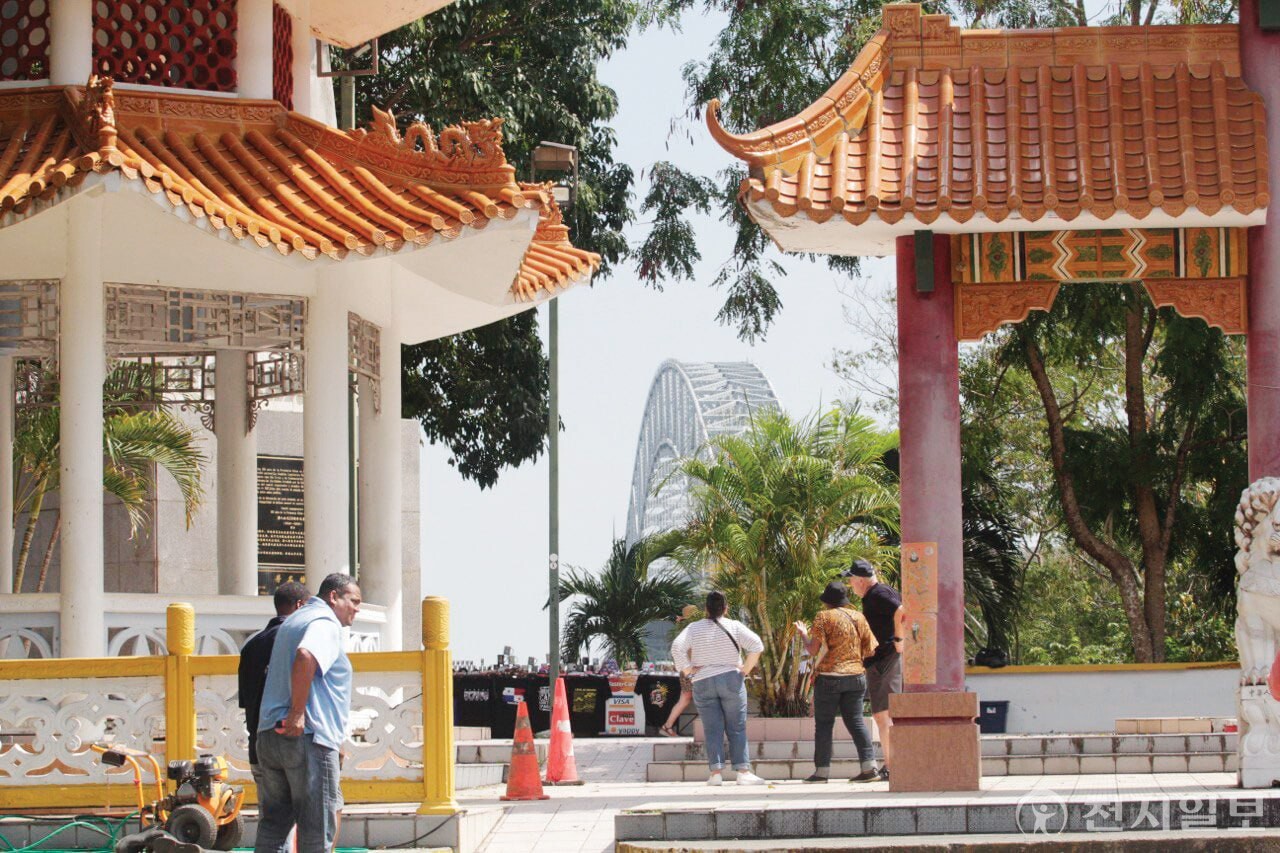 지난 1일 수도 파나마시티 Mirador de las americas에 있는 ‘파나마-중국 150주년 기념 건물’. ⓒ천지일보 2025.02.04.