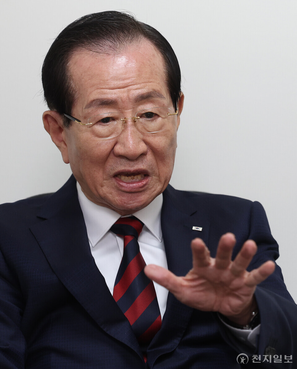 [천지일보=남승우 기자] 전(前) 고검장·국민고충처리위원장, 현(現) 변호사, 시인인 주광일 박사가 최근 서울 용산구 천지일보 본사에서 본지와의 인터뷰를 진행하고 있다. ⓒ천지일보 2025.02.12.