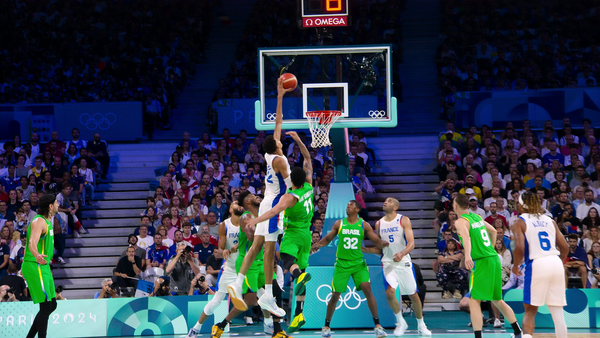 금빛 코트의 대결. (제공: 넷플릭스)