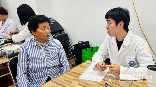 전남 장흥군이 군민들의 암 조기 발견과 건강 증진을 위해 ‘2025년 국가암검진’ 홍보를 강화한다. 사진은 국가암검진 모습. (제공: 장흥군청)ⓒ천지일보 2025.02.13.