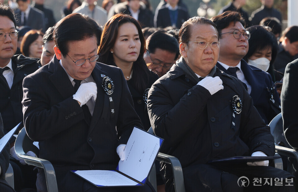 [천지일보=박준성 기자] 국민의힘 권영세 비상대책위원장과 더불어민주당 이재명 대표가 3일 서울 여의도 국회에서 엄수된 고(故) 김수한 전 국회의장 국회장 영결식에 참석해 있다.ⓒ천지일보 2025.01.03.