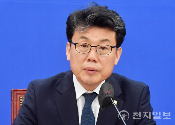 [천지일보=박준성 기자] 더불어민주당 진성준 정책위의장이 25일 서울 여의도 국회에서 열린 원내대책회의에서 발언하고 있다. ⓒ천지일보 2024.06.25.