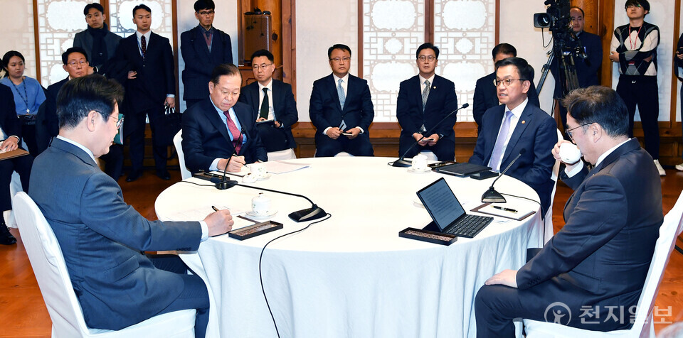 [천지일보=박준성 기자] 최상목 대통령 권한대행 부총리 겸 기획재정부 장관이 20일 오후 서울 여의도 국회 사랑재에서 열린 국정 안정을 위한 국회-정부 국정협의회에서 모두발언하고 있다. ⓒ천지일보 2025.02.20.