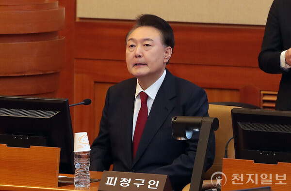 [천지일보=남승우 기자] 윤석열 대통령이 지난 13일 서울 종로구 헌법재판소에서 열린 탄핵 심판 8차 변론에 출석하고 있다. (사진공동취재단)