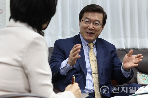 [천지일보=남승우 기자] 주영섭 서울대학교 공학전문대학원 특임교수가 천지일보와 인터뷰를 진행하고 있다. ⓒ천지일보 2025.02.25.