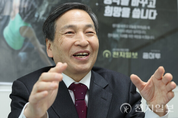 [천지일보=남승우 기자] 이구연 차의과대학교 통합의학 박사가 최근 서울 용산구 천지일보 사무실에서 본지와 만나 인터뷰를 하고 있다. 이 박사는 수면과 체온의 상관관계를 언급하면서 체온 유지가 숙면의 질을 결정하는 중요한 요소임을 강조했다. ⓒ천지일보 2025.02.26.