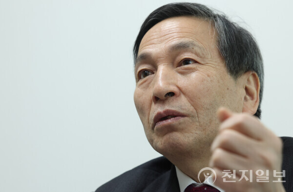 [천지일보=남승우 기자] 이구연 차의과대학교 통합의학 박사가 최근 서울 용산구 천지일보 사무실에서 본지와 만나 인터뷰를 하고 있다. 이 박사는 수면과 체온의 상관관계를 언급하면서 체온 유지가 숙면의 질을 결정하는 중요한 요소임을 강조했다. ⓒ천지일보 2025.02.26.