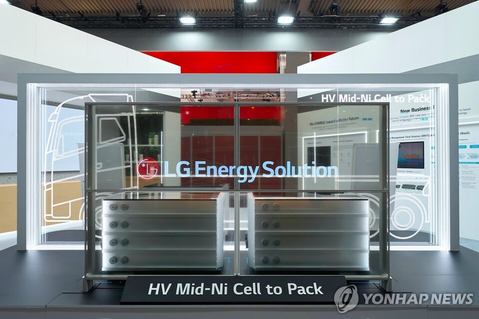 LG엔솔 '파우치형 고전압 미드니켈 CTP' 제품. (출처: 연합뉴스)