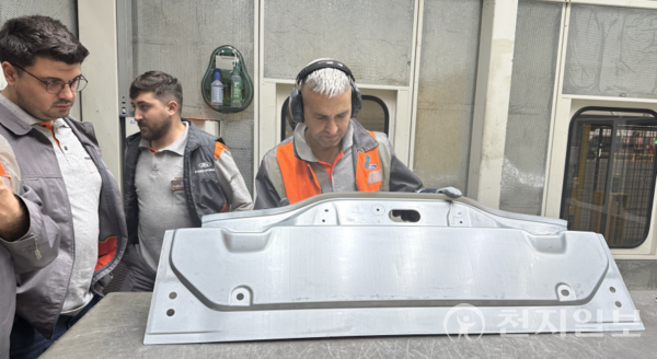 현대제철 탄소저감 자동차강판을 적용한 리어 루프 패널. (제공: 현대제철) ⓒ천지일보 2025.03.05.