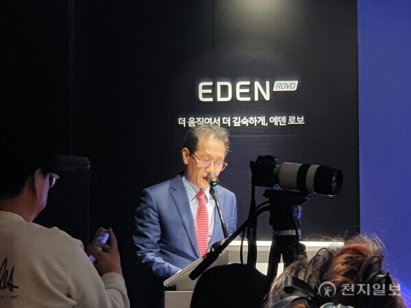 [천지일보=황해연 기자] 지성규 바디프랜드 대표가 5일 서울 강남구에 위치한 바디프랜드 본사에서 열린 ‘에덴로보(EDEN ROVO)’ 론칭 콘퍼런스에서 에덴로보를 소개하고 있다. ⓒ천지일보 2025.03.05.