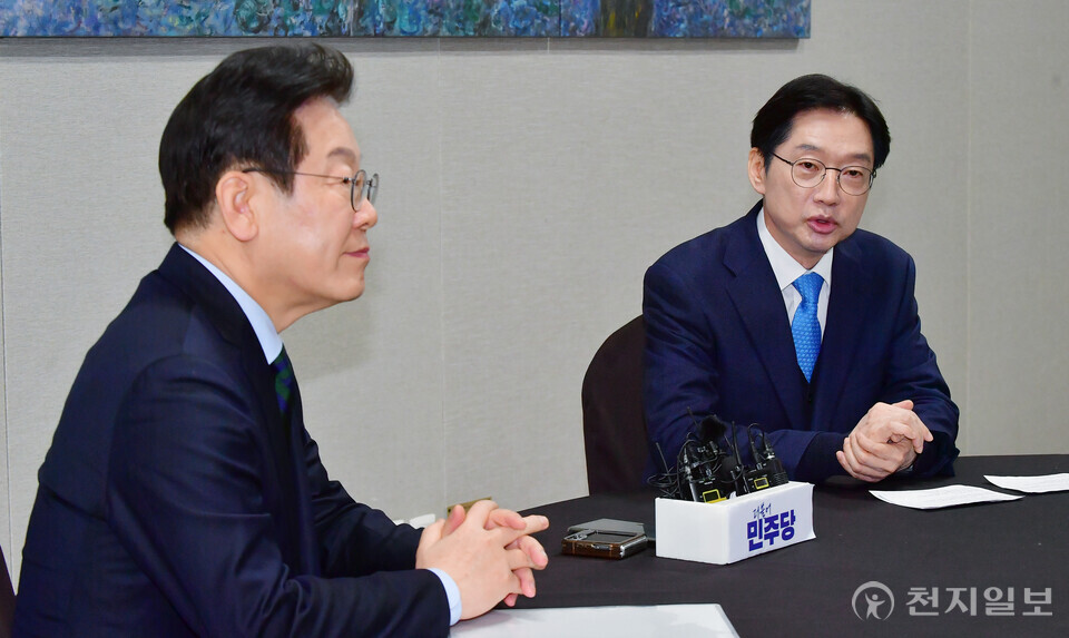 [천지일보=박준성 기자] 더불어민주당 이재명 대표와 김경수 전 경남지사가 13일 오후 서울 여의도 국회에서 회동을 하고 있다. ⓒ천지일보 2025.02.13.