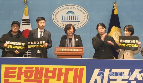 이혜란 자유통일문화원장이 7일 서울 여의도 국회 소통관에서 국민의힘 조배숙 의원과 탈북민단체 주최로 열린 ‘헌법재판소 대통령 탄핵심판 각하 요구’ 기자회견에서 발언하고 있다. (출처: 국회인터넷의사중계시스템) ⓒ천지일보 2025.03.07.