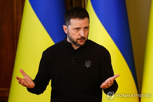 브리핑하는 볼로디미르 젤렌스키 우크라이나 대통령. (출처: 연합뉴스)