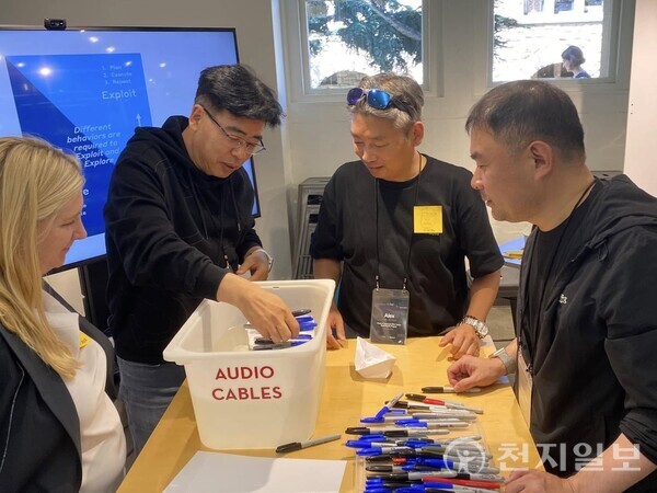 ‘GS 비욘드 혁신과정’에 참여한 GS건설 직원들이 스탠포드대 워크샵에 참여한 모습. (제공 : GS건설) ⓒ천지일보 2025.03.15.