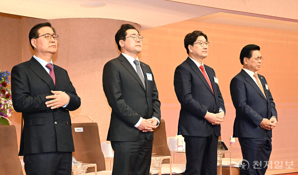 교회 예배에 참석한 정치인들