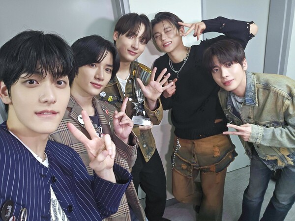 투모로우바이투게더 SNS