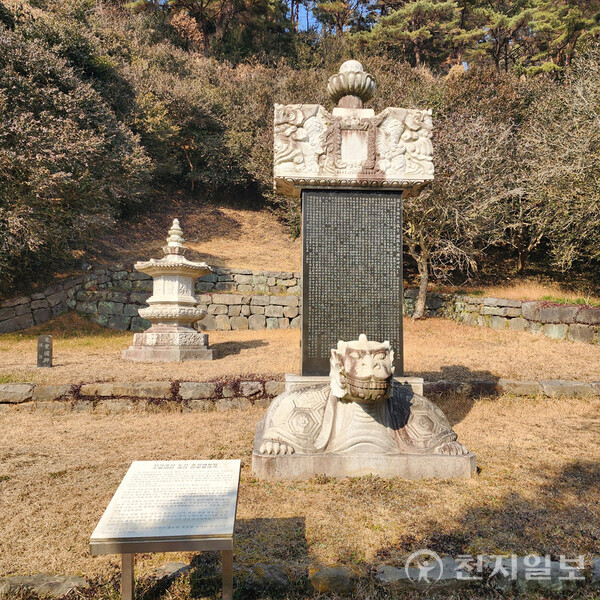 광양시는 옥룡사의 역사와 문화를 계승하고 동백숲의 자연을 전하기 위해 오는 4월 5~6일 옥룡사지 동백숲 일원에서 ‘천년의 숲, 동백꽃 피다’라는 슬로건으로 제8회 광양천년동백축제를 개최한다. 사진은 선각국사 도선 증성혜등탑. (제공: 광양시청) ⓒ천지일보 2025.03.25.