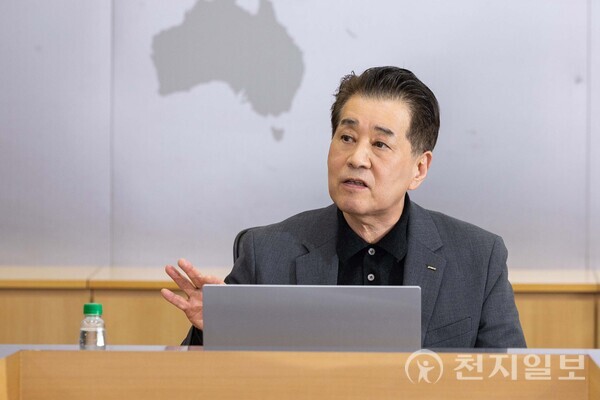 장인화 포스코그룹 회장이 지난 27일 서울 강남구 포스코센터에서 열린 그룹기술전략회의를 주재하고 있다. (제공: 포스코홀딩스) ⓒ천지일보 2025.03.28.