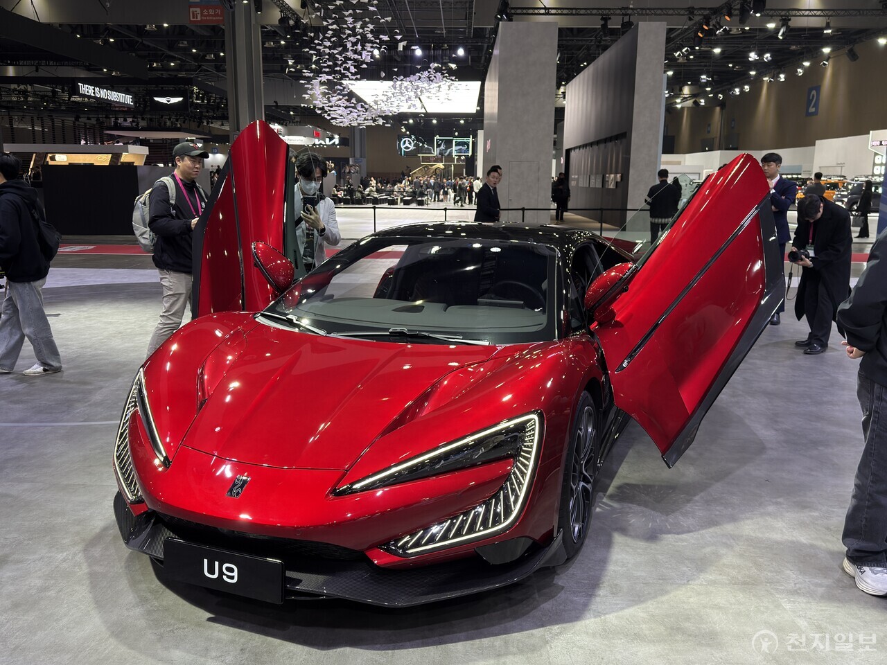 [천지일보=이우혁 기자] BYD코리아가 3일 경기도 고양시 킨텍스에서 열린 ‘2025 서울모빌리티쇼’에서 중형 전기 세단 ‘씰(SEAL)’을 국내 최초로 공개하고, 사전 계약에 돌입했다. 사진은 BYD 양왕 브랜드의 플래그십  슈퍼 스포츠카 ‘U9’ ⓒ천지일보 2025.04.03.
