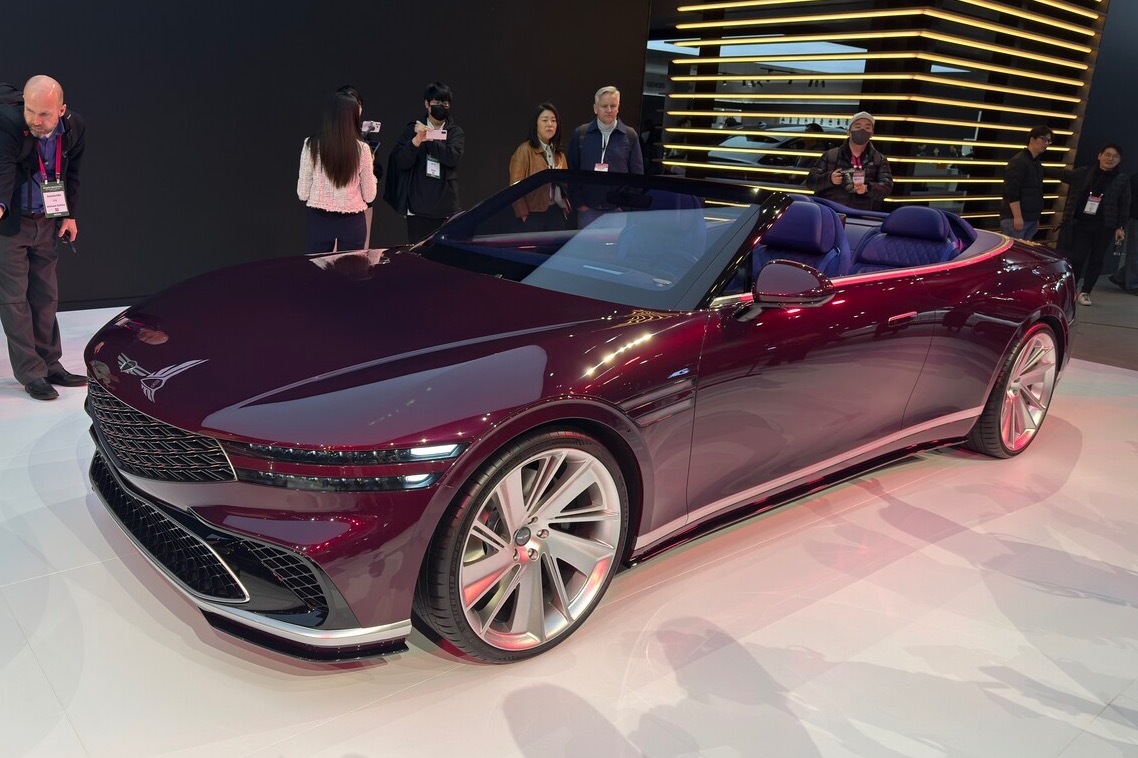 [천지일보=이우혁 기자] 제네시스가 3일 경기도 고양시 킨텍스에서 열린 ‘2025 서울모빌리티쇼’에서 브랜드 출범 10주년을 맞아 두 종의 플래그십 콘셉트카와 고성능 하이퍼카를 공개하며 새로운 럭셔리 모빌리티 비전을 제시했다. 사진은 이날 세계 최초로 공개된 ‘엑스 그란 컨버터블(X Gran Convertible)’ ⓒ천지일보 2025.04.03.