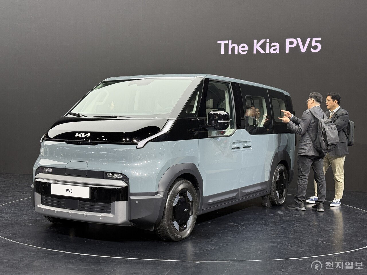 [천지일보=이우혁 기자] 기아가 3일부터 13일까지 경기도 고양시 킨텍스에서 열리는 ‘2025 서울모빌리티쇼’에 참가해 자사의 미래 모빌리티 전략을 총망라한 전시를 선보였다. 이번 행사에서는 전용 PBV ‘PV5’를 국내 최초로 공개하고, 브랜드 최초의 정통 픽업 ‘타스만 위켄더’ 콘셉트 모델 및 전동화 전용 EV 라인업을 대거 공개했다. 사진은 PV5. ⓒ천지일보 2025.04.03.